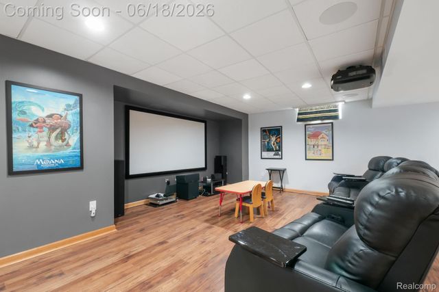 1902 Grayslake Drive, Rochester Hills, MI 48306