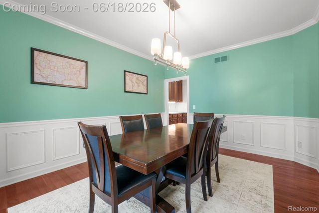 1902 Grayslake Drive, Rochester Hills, MI 48306
