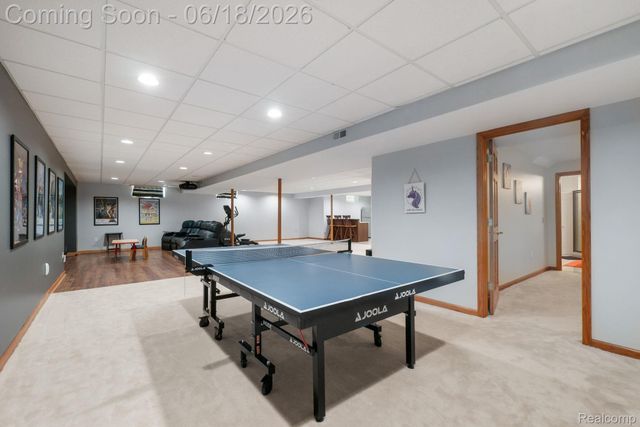 1902 Grayslake Drive, Rochester Hills, MI 48306