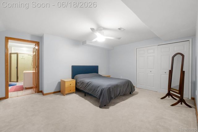 1902 Grayslake Drive, Rochester Hills, MI 48306