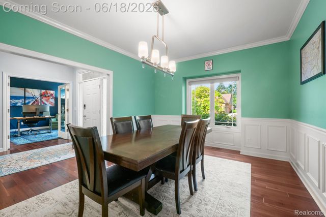 1902 Grayslake Drive, Rochester Hills, MI 48306