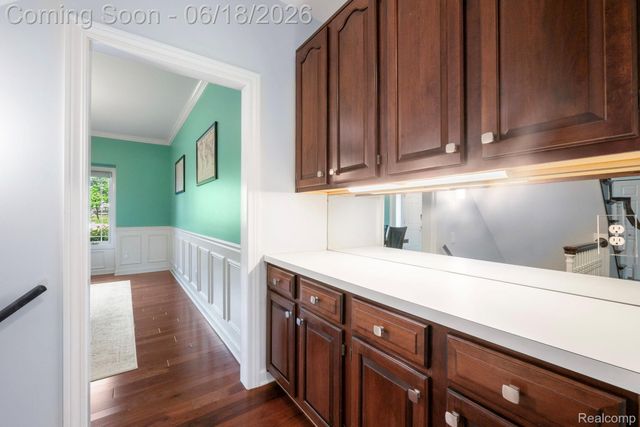 1902 Grayslake Drive, Rochester Hills, MI 48306