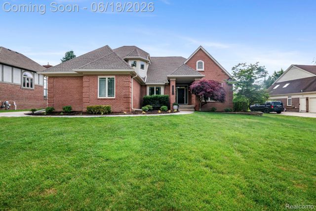 1902 Grayslake Drive, Rochester Hills, MI 48306