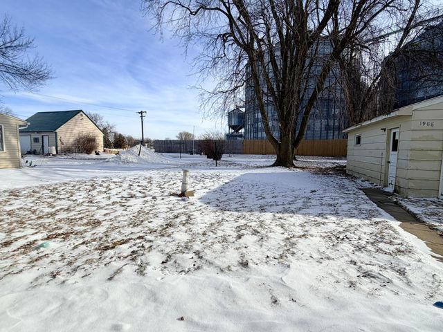 114 S Thompson Avenue, Rushmore, MN 56168
