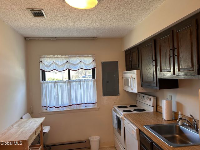 26 Point Of Woods Drive, Albany, NY 12203