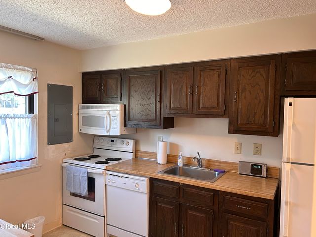 26 Point Of Woods Drive, Albany, NY 12203