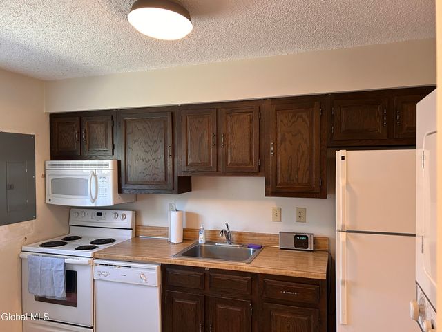 26 Point Of Woods Drive, Albany, NY 12203