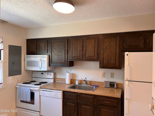 26 Point Of Woods Drive, Albany, NY 12203
