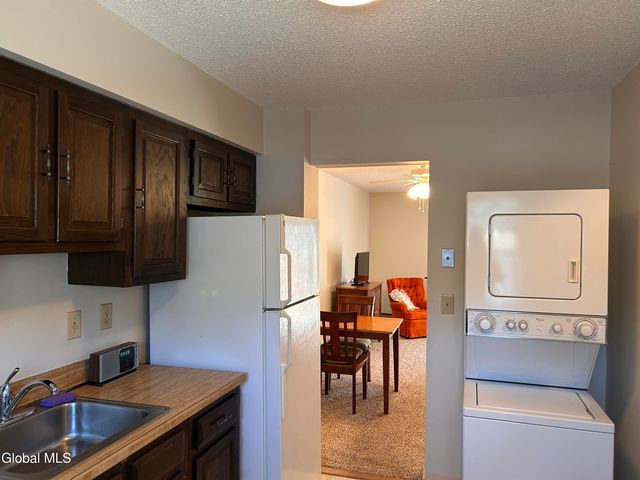 26 Point Of Woods Drive, Albany, NY 12203