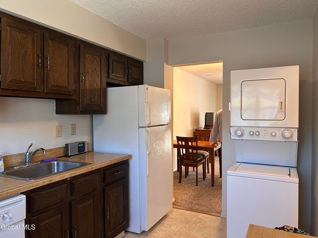 26 Point Of Woods Drive, Albany, NY 12203