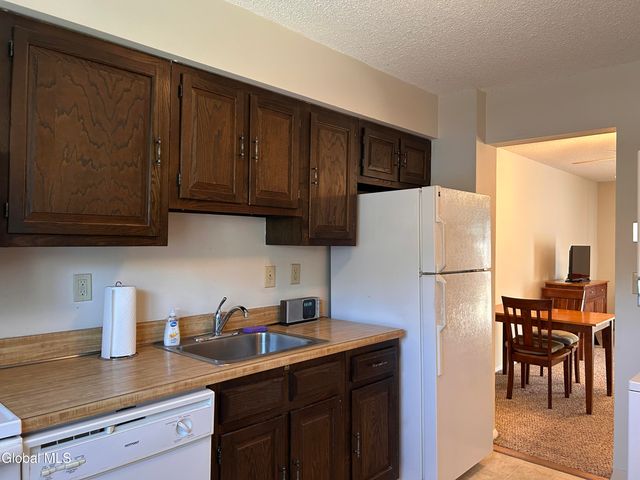 26 Point Of Woods Drive, Albany, NY 12203