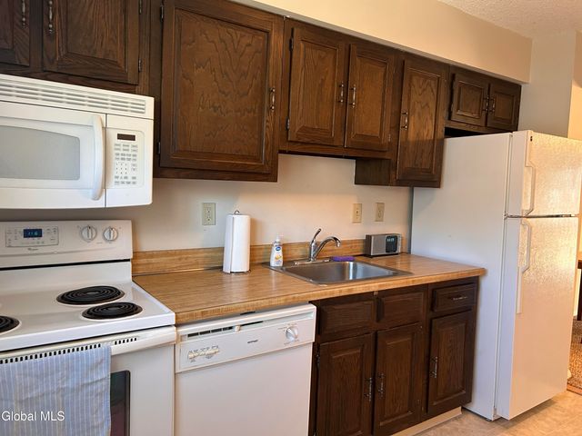 26 Point Of Woods Drive, Albany, NY 12203