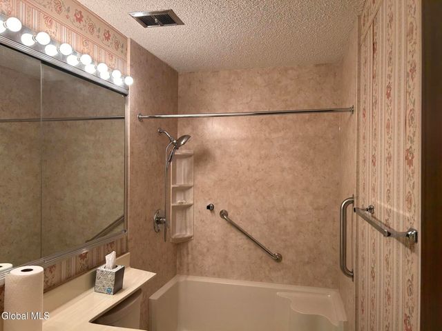 26 Point Of Woods Drive, Albany, NY 12203