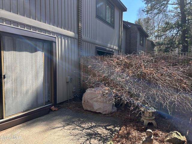 26 Point Of Woods Drive, Albany, NY 12203