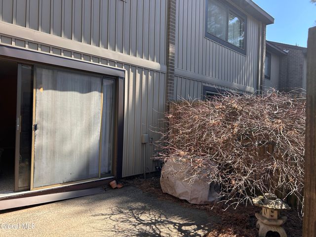 26 Point Of Woods Drive, Albany, NY 12203