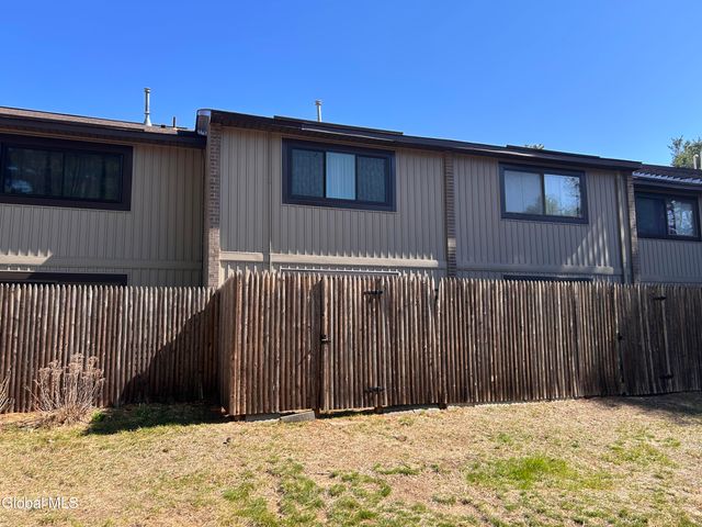 26 Point Of Woods Drive, Albany, NY 12203