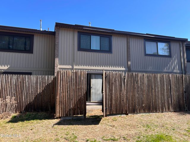 26 Point Of Woods Drive, Albany, NY 12203