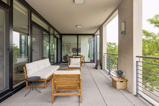 301 Kenwood Parkway 302, Minneapolis, MN 55403