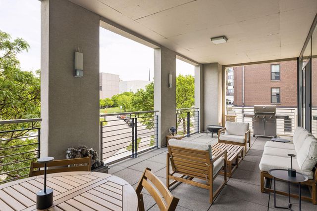 301 Kenwood Parkway 302, Minneapolis, MN 55403