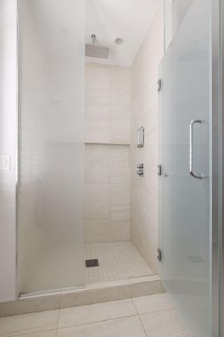 301 Kenwood Parkway 302, Minneapolis, MN 55403
