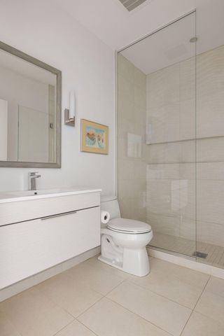 301 Kenwood Parkway 302, Minneapolis, MN 55403