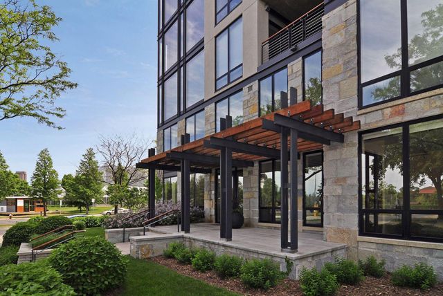 301 Kenwood Parkway 302, Minneapolis, MN 55403