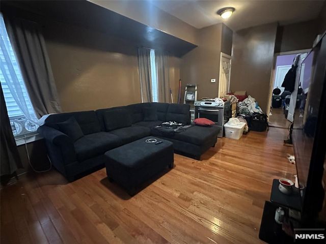348 13th Avenue, Newark, NJ 07103