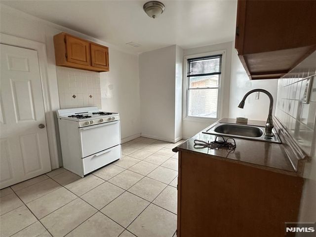 348 13th Avenue, Newark, NJ 07103