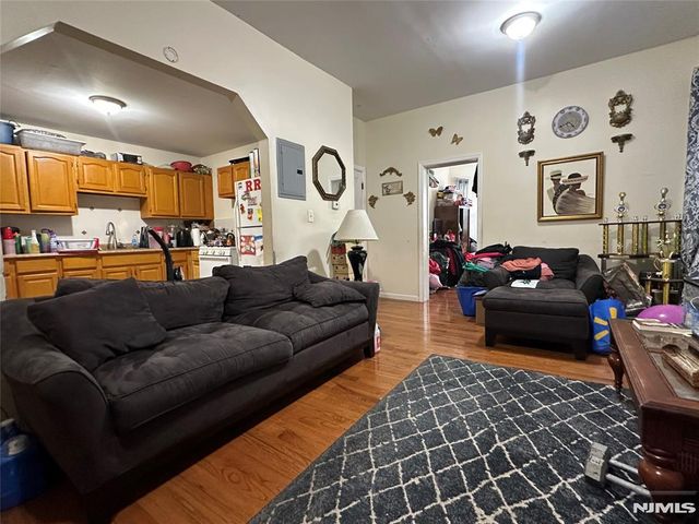 348 13th Avenue, Newark, NJ 07103