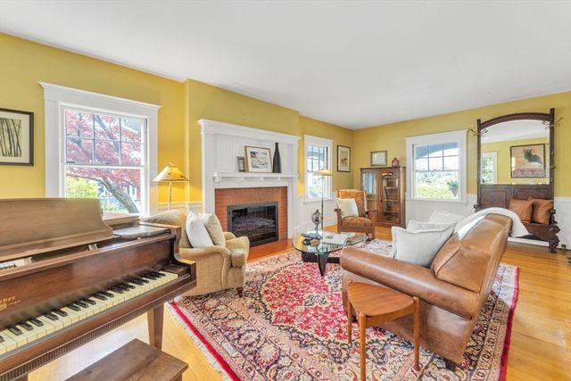 110 Anawan Ave, Boston, MA 02132