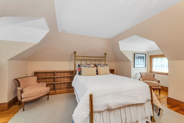 110 Anawan Ave, Boston, MA 02132