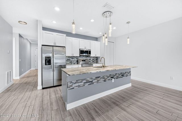 1068 Corbin Circle SW, Palm Bay, FL 32908
