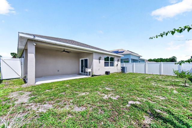 1068 Corbin Circle SW, Palm Bay, FL 32908
