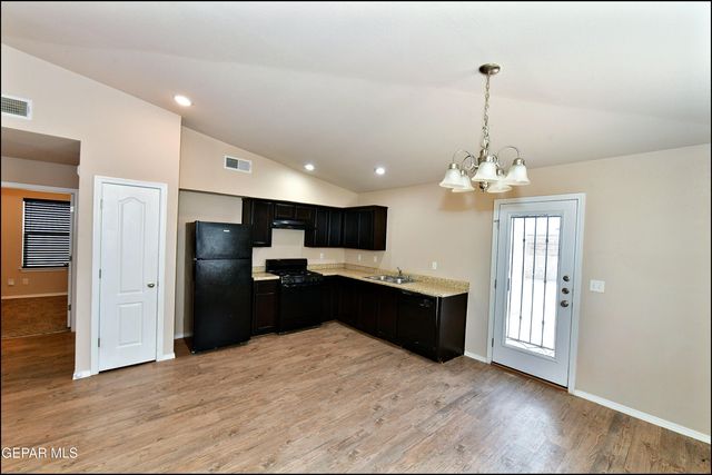 916 Villa Seca Drive, Horizon City, TX 79928