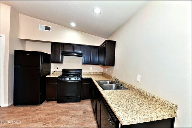 916 Villa Seca Drive, Horizon City, TX 79928