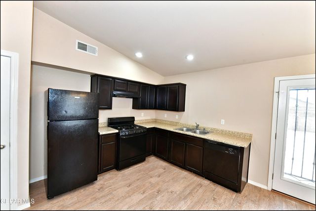916 Villa Seca Drive, Horizon City, TX 79928