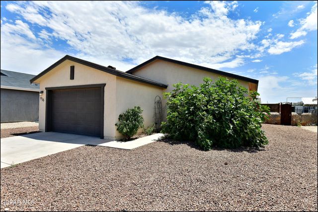 916 Villa Seca Drive, Horizon City, TX 79928