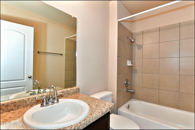 916 Villa Seca Drive, Horizon City, TX 79928