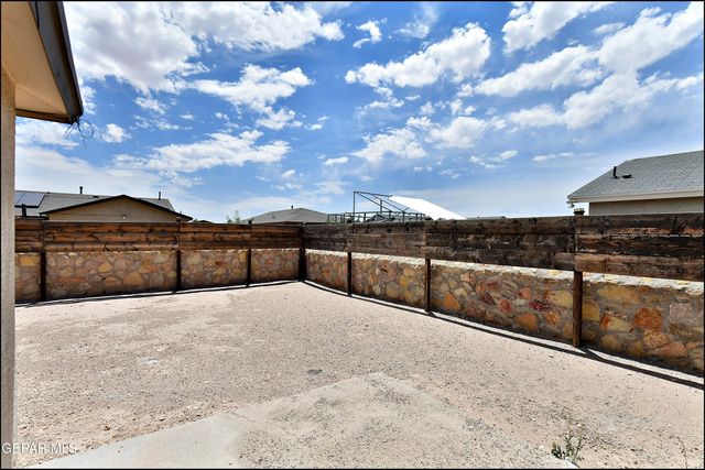 916 Villa Seca Drive, Horizon City, TX 79928