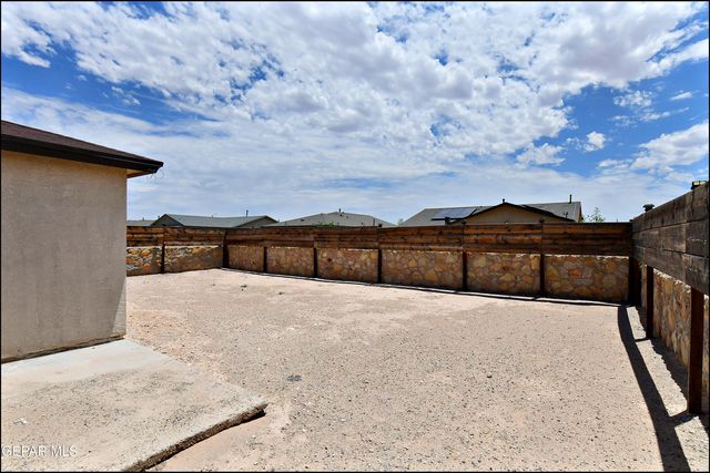 916 Villa Seca Drive, Horizon City, TX 79928