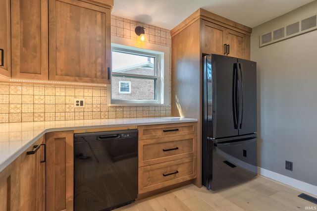 2901 Eastbrooke Drive, Evansville, IN 47711