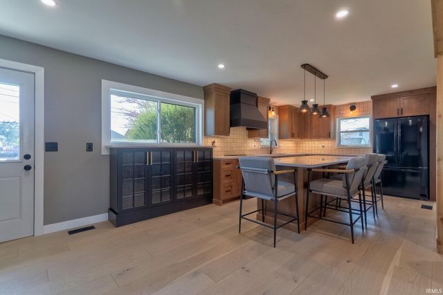 2901 Eastbrooke Drive, Evansville, IN 47711