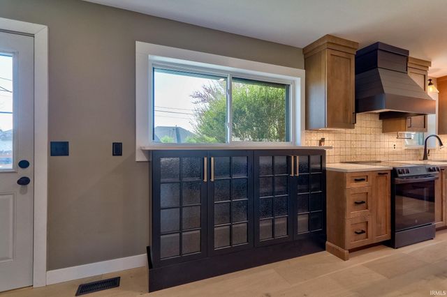 2901 Eastbrooke Drive, Evansville, IN 47711