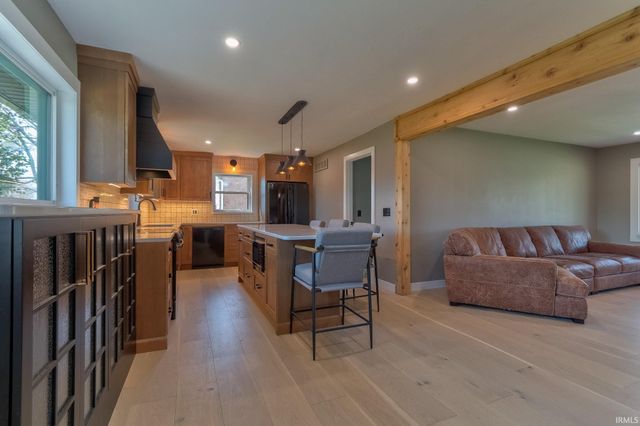 2901 Eastbrooke Drive, Evansville, IN 47711