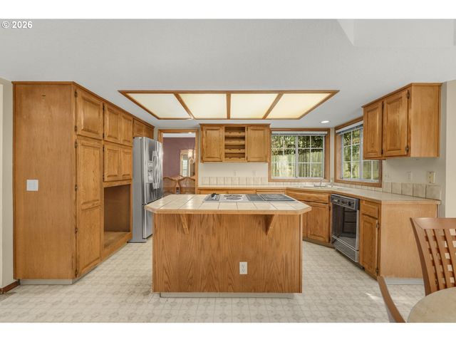 17820 Nw ELK MEADOW Ln, Portland, OR 97229