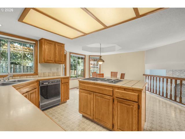 17820 Nw ELK MEADOW Ln, Portland, OR 97229