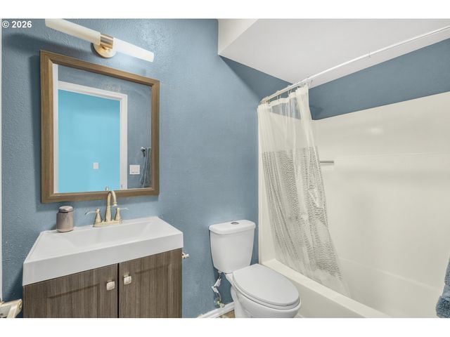 17820 Nw ELK MEADOW Ln, Portland, OR 97229