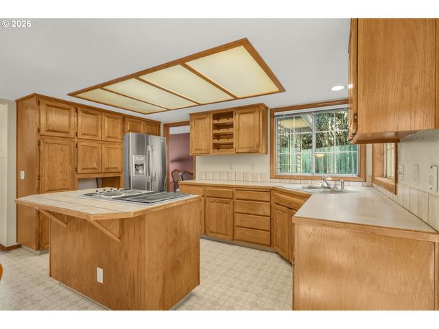 17820 Nw ELK MEADOW Ln, Portland, OR 97229