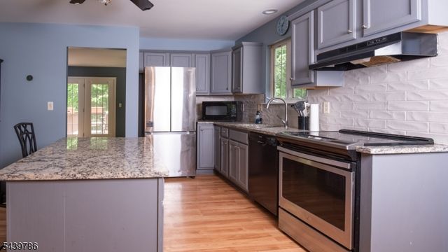 7 Woodland Hills Dr, Vernon Twp., NJ 07461