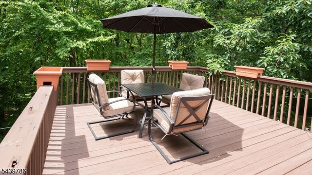 7 Woodland Hills Dr, Vernon Twp., NJ 07461